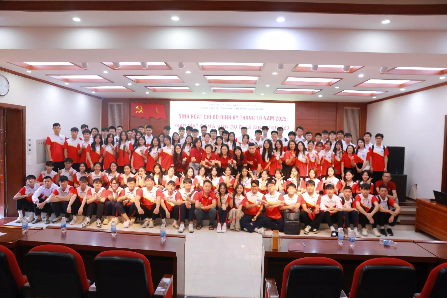 Phát huy tinh thần tiên phong của đảng viên trẻ ngành Thương mại điện tử tại Đại học Thủy Lợi