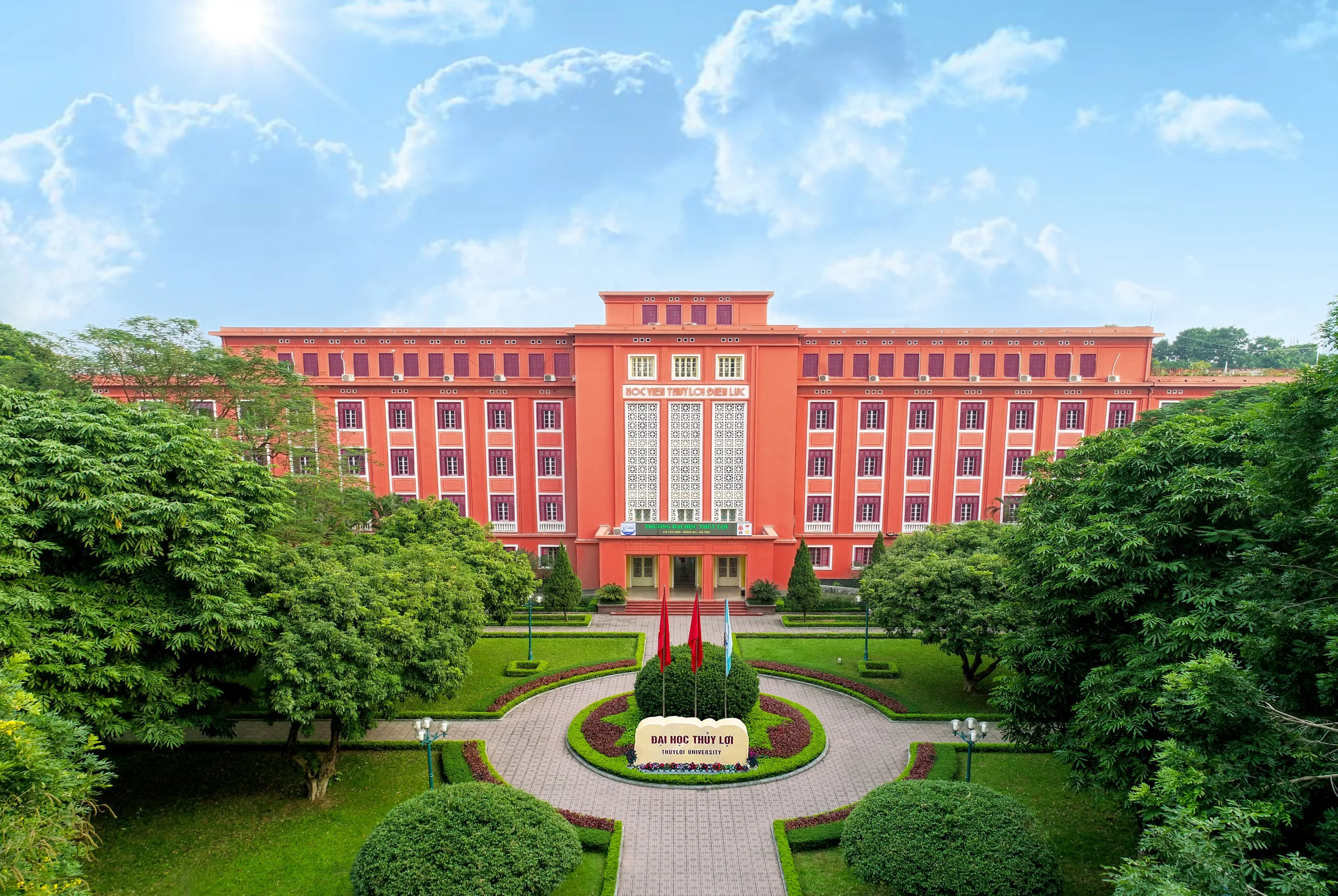 Phát triển kỹ năng mềm cho sinh viên Đại học Thủy Lợi